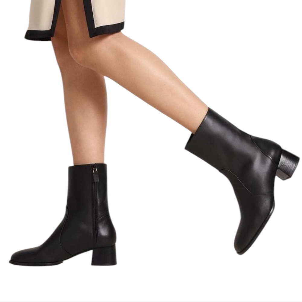 Stuart Weitzmann Nola Black Zip Bootie .. Size 9.5